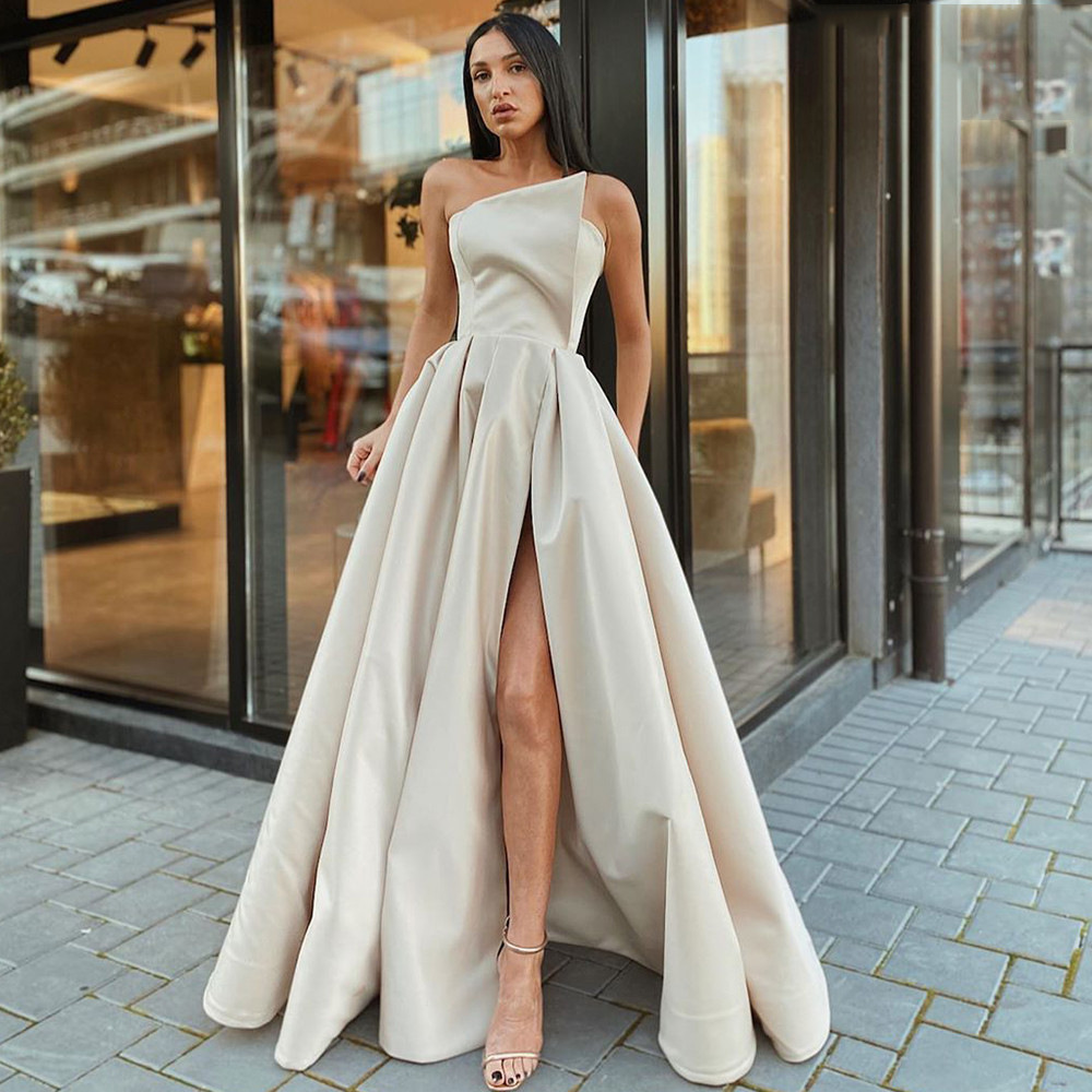 Apricot color